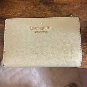 Kate SPADE MEDIUM BIGOLD WALLET